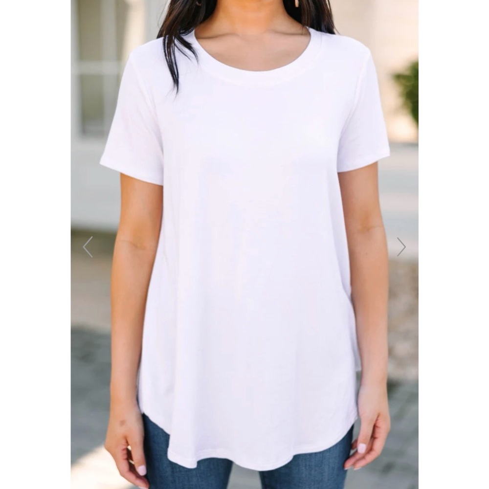 Nwot The Mint Julep Boutique White Scoop Neck Basic Stretchy Tee